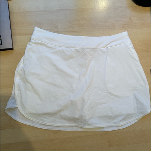 NWT Outdoor Voices The Exercise Skort in White - Picture 3 of 4